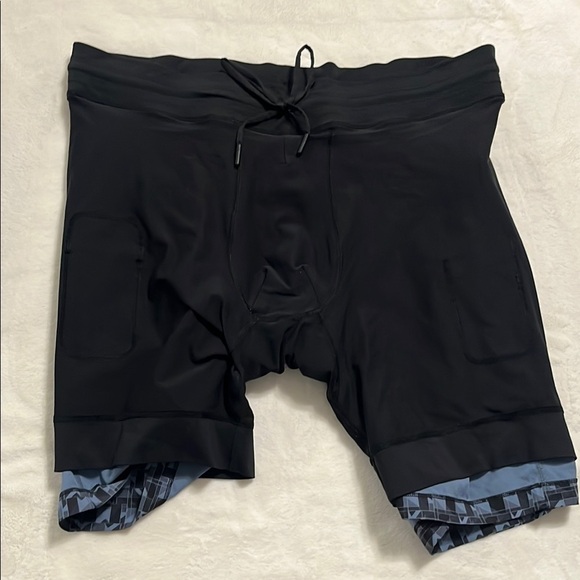 lululemon athletica Black and Blue Patterned Men Shorts - Picture 5 of 8
